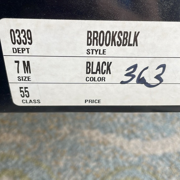 Black dressy heels size 7 by Jennifer Moore - Picture 7 of 8